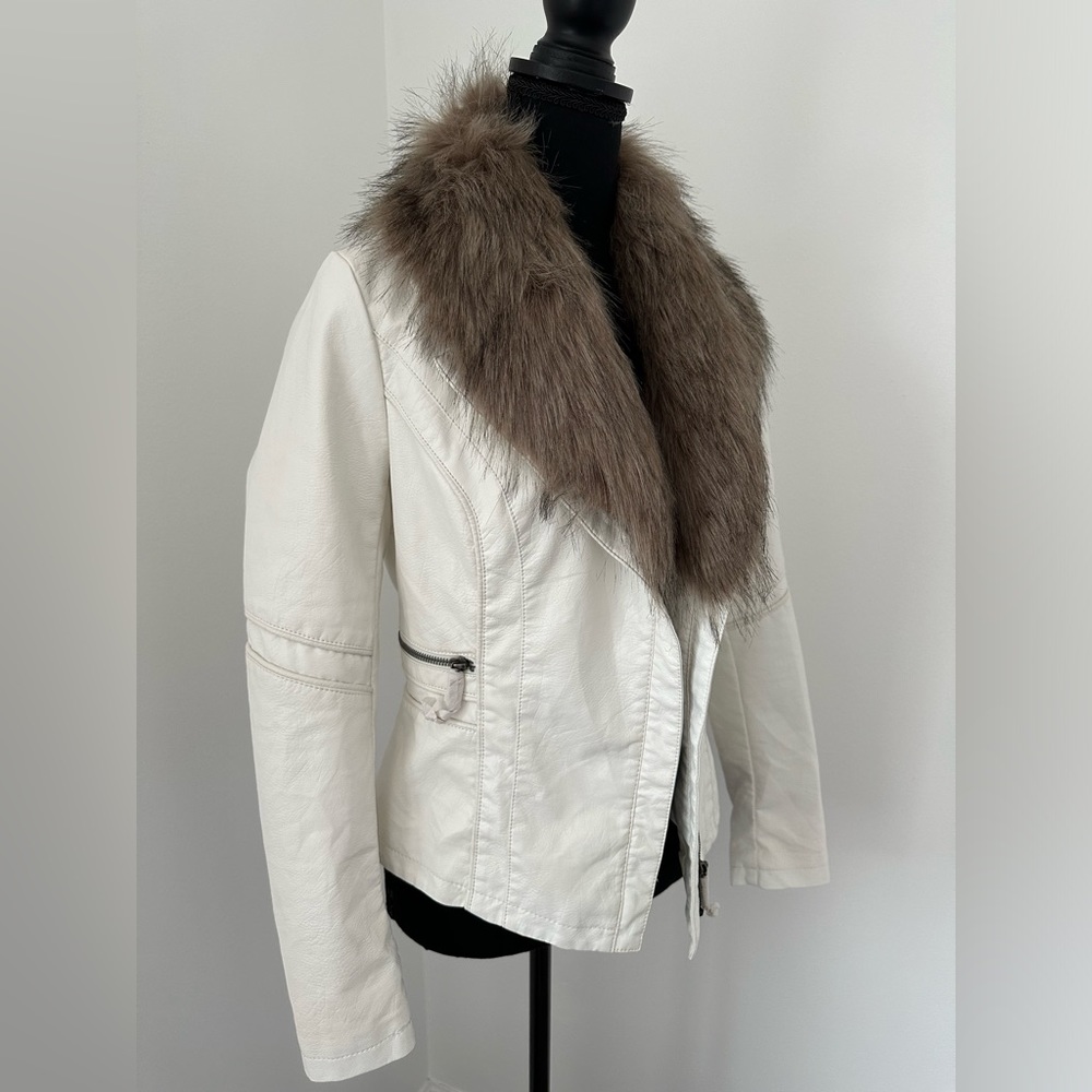 NWT Faux Leather Jacket with Fur Collar - Picture 2 of 5